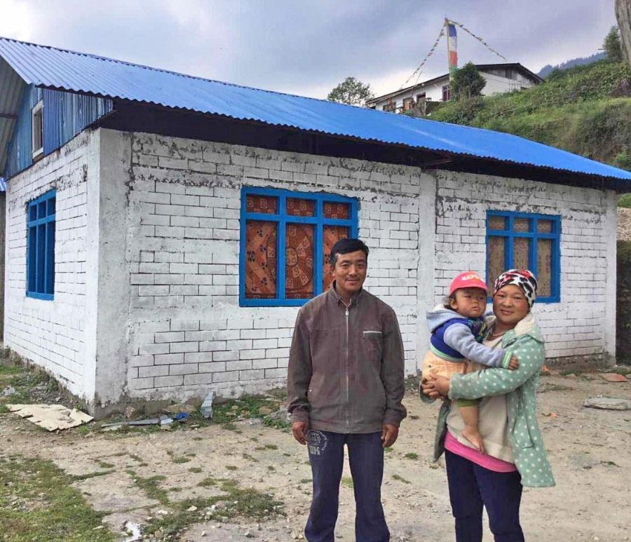 Lakpa Sherpa with his wife and son